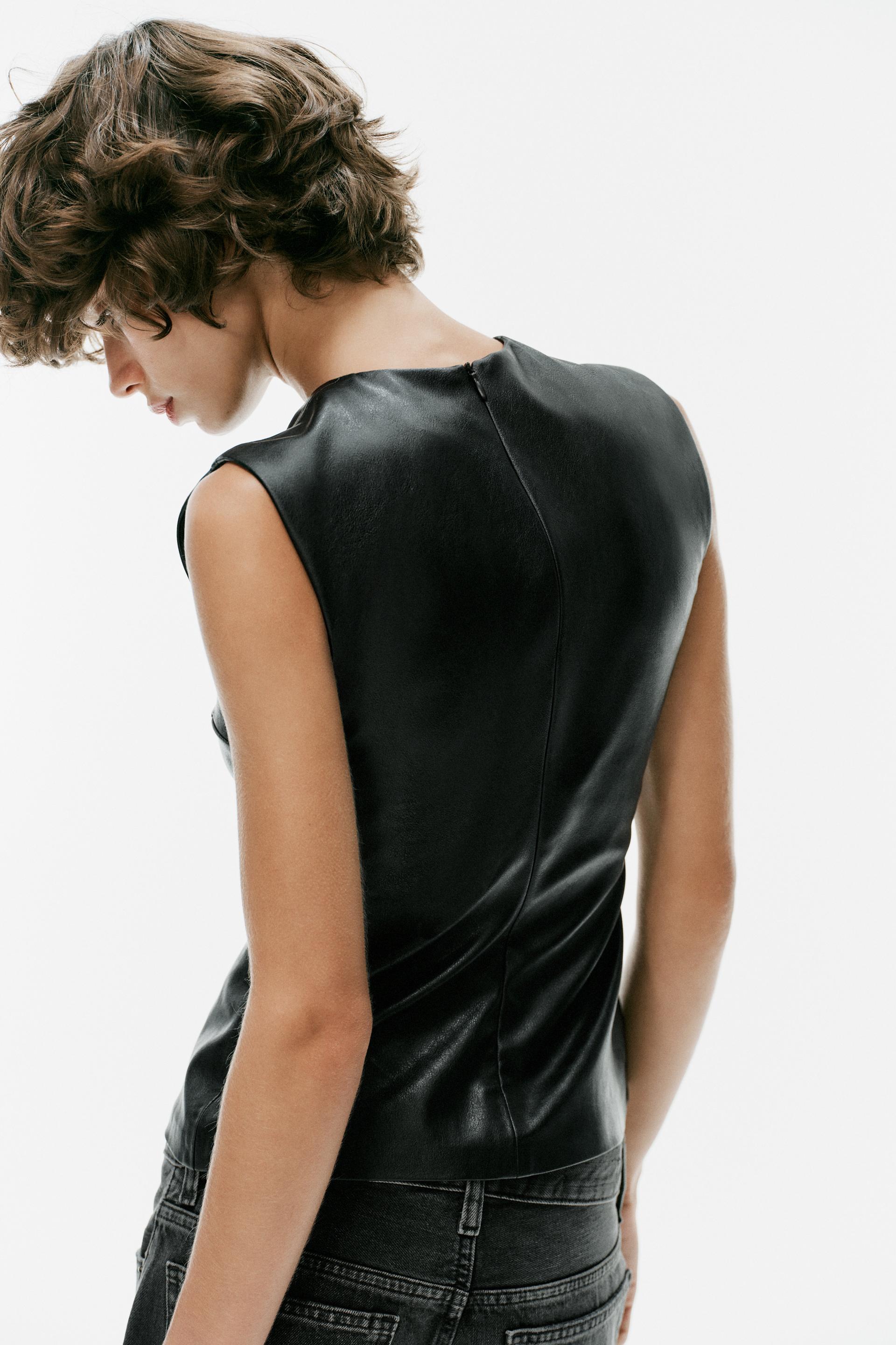 #121315, Noir